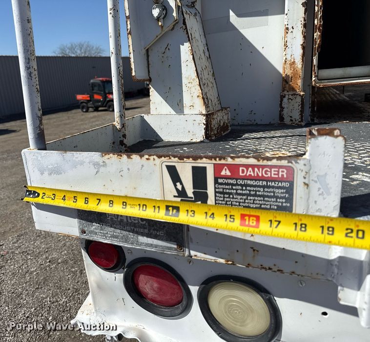 image for item EG2621 2001 Freightliner FL80 digger derrick truck