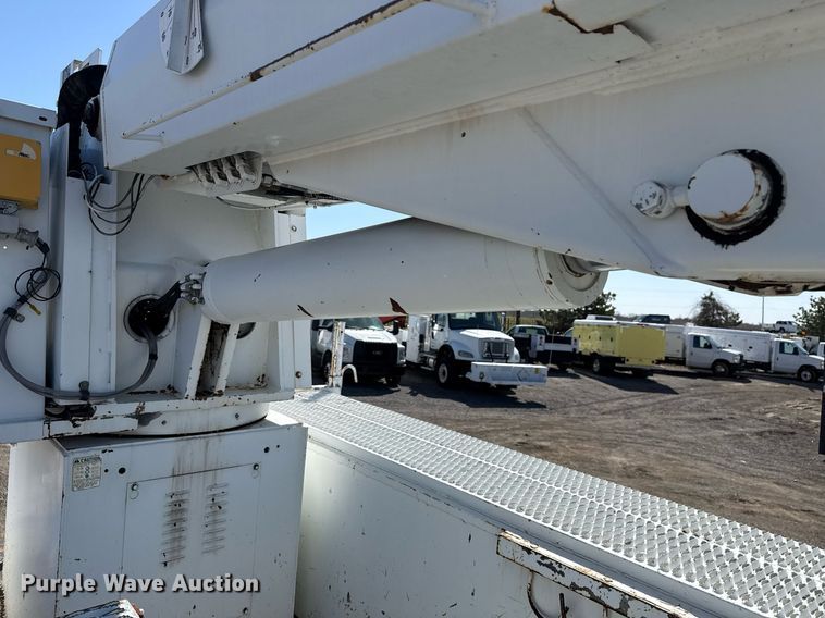 image for item EG2621 2001 Freightliner FL80 digger derrick truck