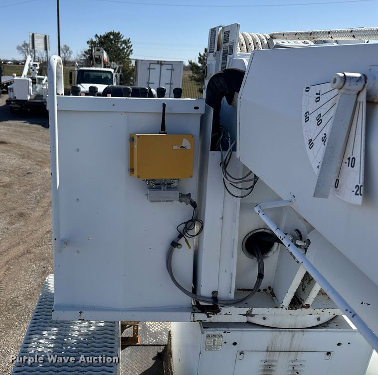 image for item EG2621 2001 Freightliner FL80 digger derrick truck