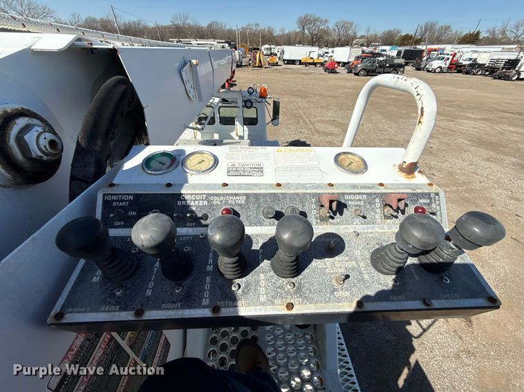 image for item EG2621 2001 Freightliner FL80 digger derrick truck