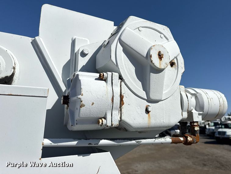 image for item EG2621 2001 Freightliner FL80 digger derrick truck