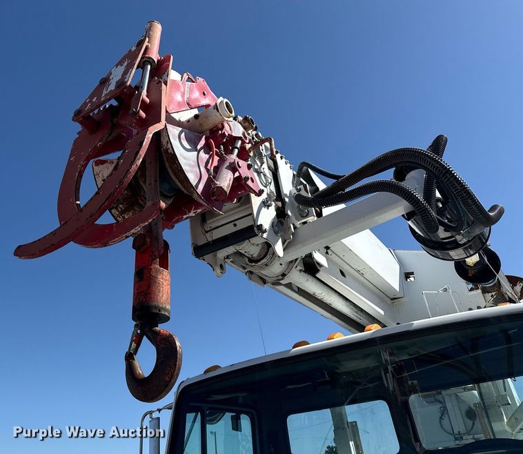 image for item EG2621 2001 Freightliner FL80 digger derrick truck