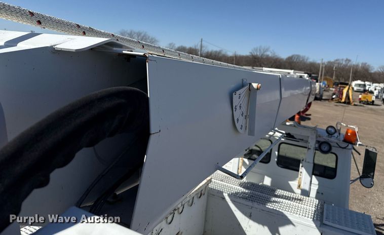 image for item EG2621 2001 Freightliner FL80 digger derrick truck