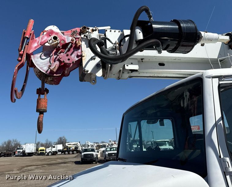 image for item EG2621 2001 Freightliner FL80 digger derrick truck