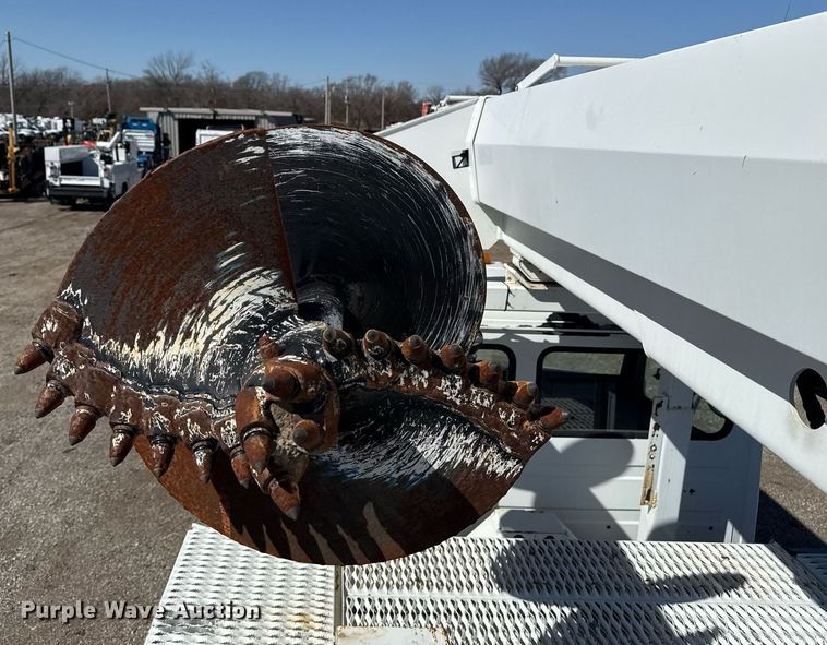 image for item EG2621 2001 Freightliner FL80 digger derrick truck