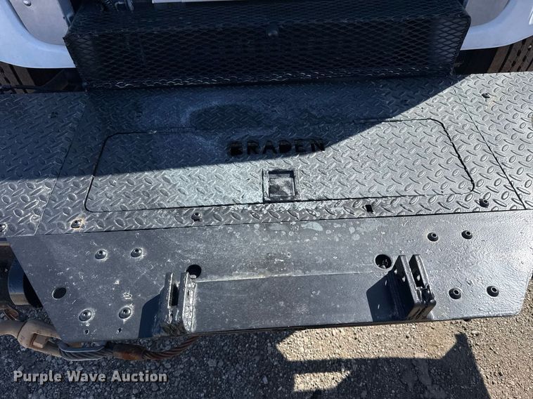 image for item EG2621 2001 Freightliner FL80 digger derrick truck