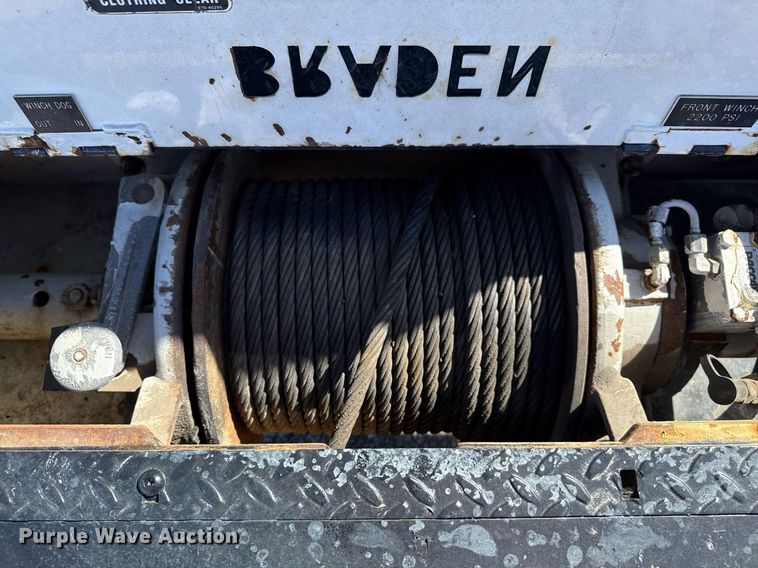 image for item EG2621 2001 Freightliner FL80 digger derrick truck