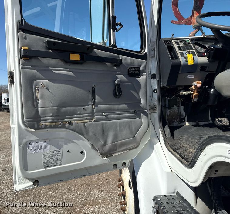 image for item EG2621 2001 Freightliner FL80 digger derrick truck