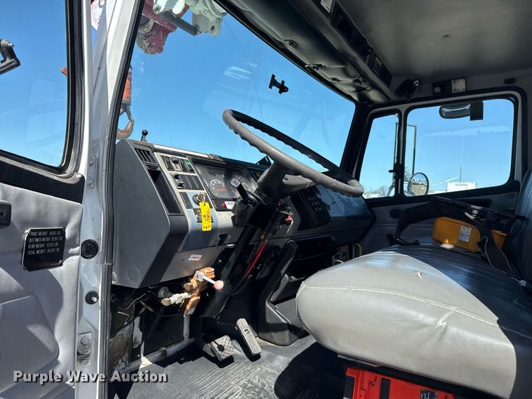 image for item EG2621 2001 Freightliner FL80 digger derrick truck