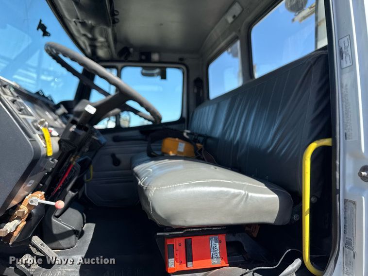 image for item EG2621 2001 Freightliner FL80 digger derrick truck