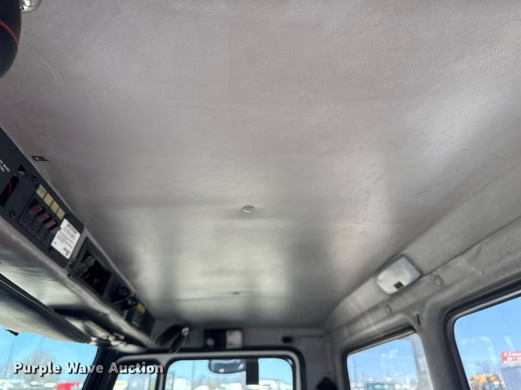 image for item EG2621 2001 Freightliner FL80 digger derrick truck