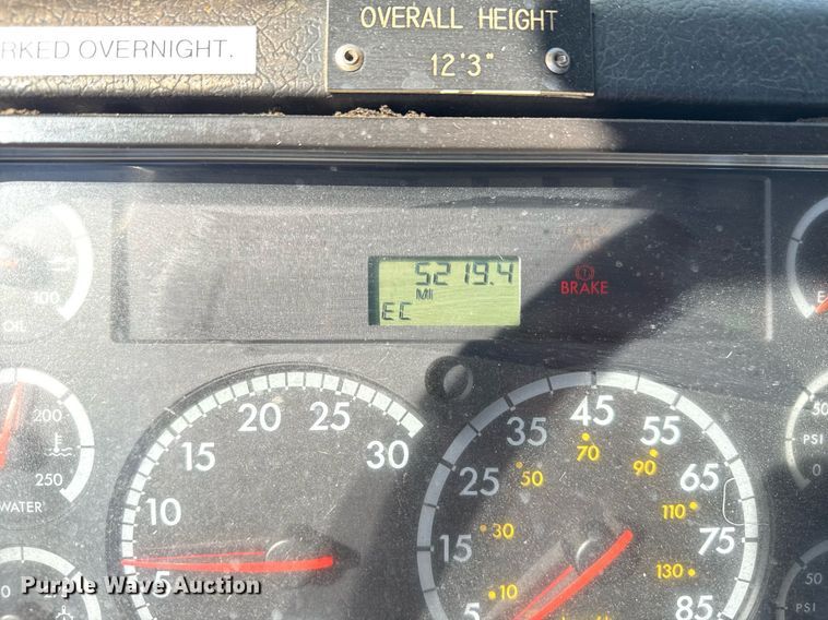 image for item EG2621 2001 Freightliner FL80 digger derrick truck