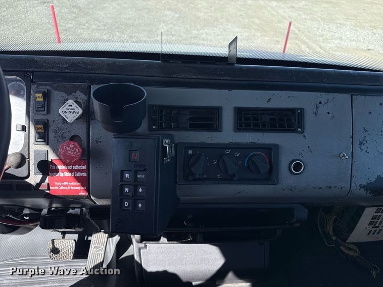 image for item EG2621 2001 Freightliner FL80 digger derrick truck