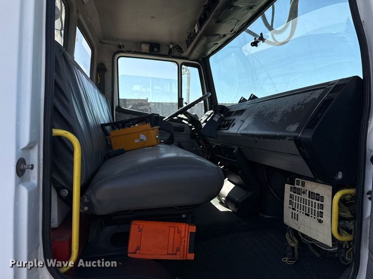 image for item EG2621 2001 Freightliner FL80 digger derrick truck