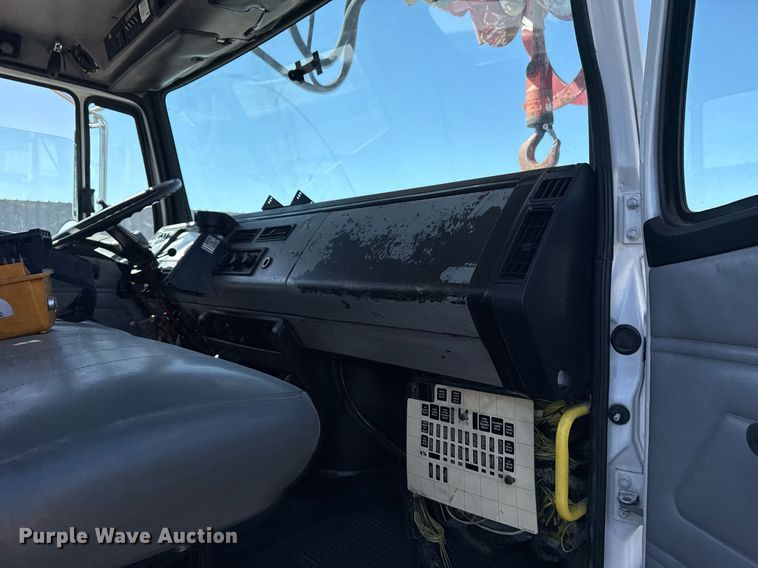 image for item EG2621 2001 Freightliner FL80 digger derrick truck