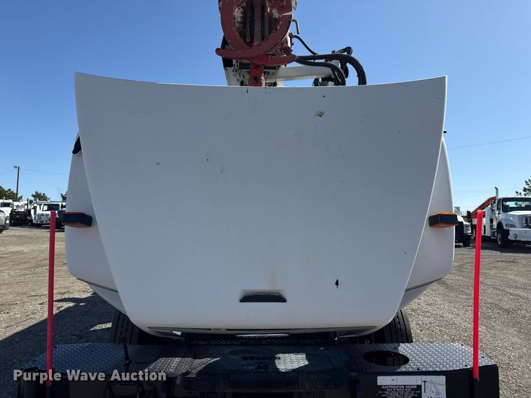 image for item EG2621 2001 Freightliner FL80 digger derrick truck