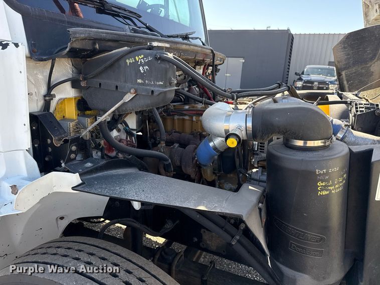 image for item EG2621 2001 Freightliner FL80 digger derrick truck