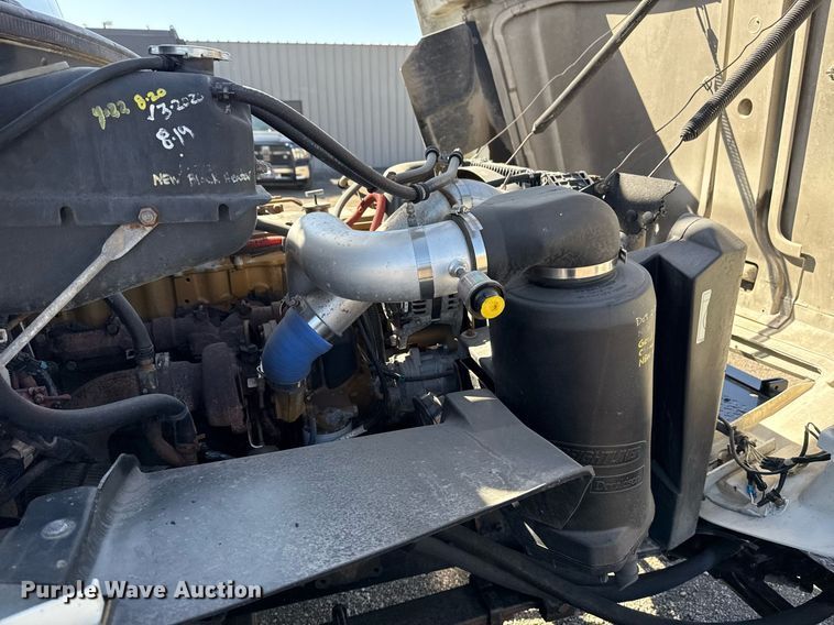 image for item EG2621 2001 Freightliner FL80 digger derrick truck