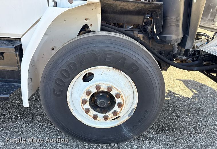 image for item EG2621 2001 Freightliner FL80 digger derrick truck