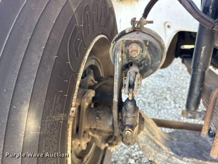 image for item EG2621 2001 Freightliner FL80 digger derrick truck