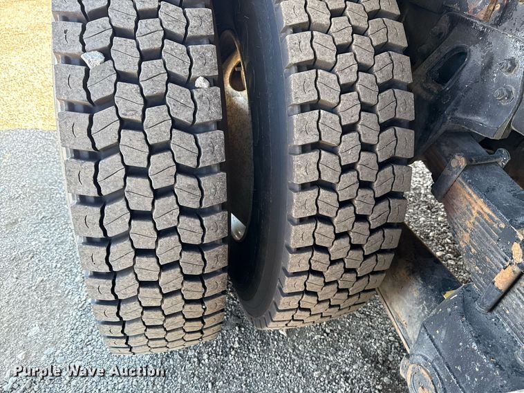 image for item EG2621 2001 Freightliner FL80 digger derrick truck