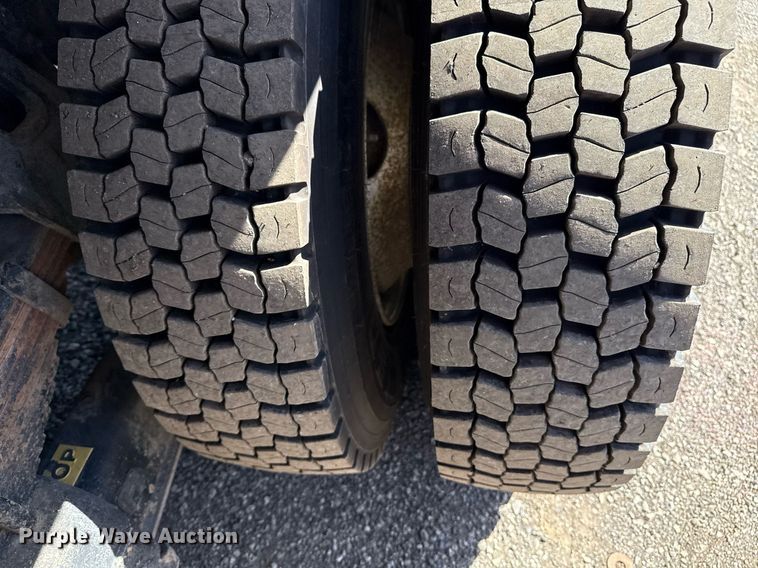 image for item EG2621 2001 Freightliner FL80 digger derrick truck