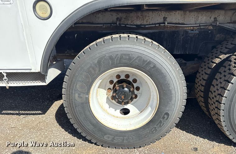 image for item EG2621 2001 Freightliner FL80 digger derrick truck