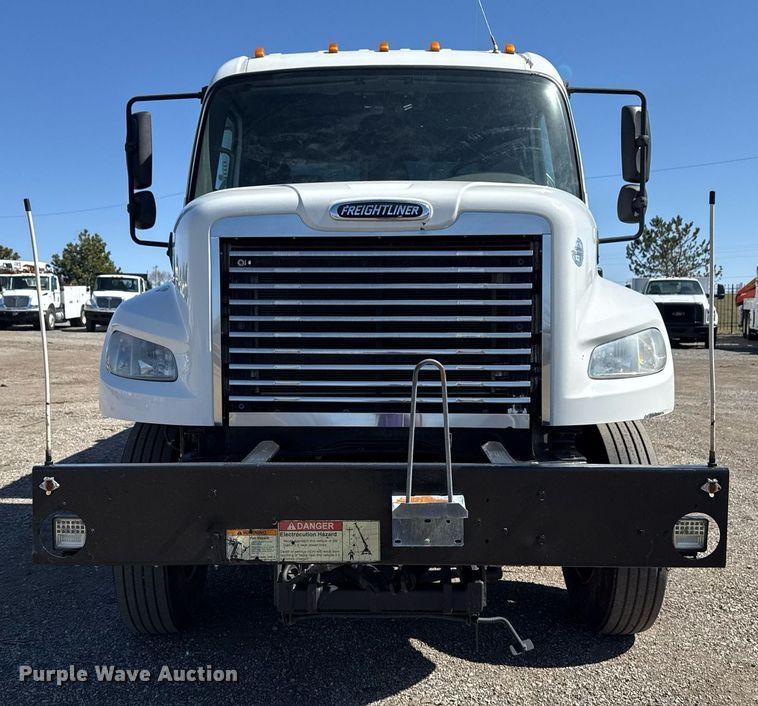 image for item EG2622 2013 Freightliner Business Class M2 Ext. Cab utility / service truck