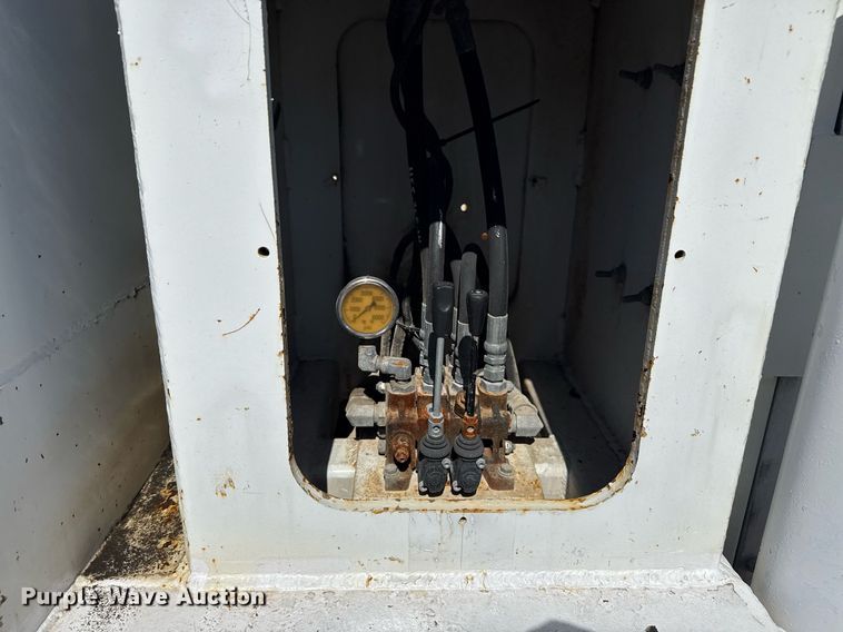 image for item EG2622 2013 Freightliner Business Class M2 Ext. Cab utility / service truck