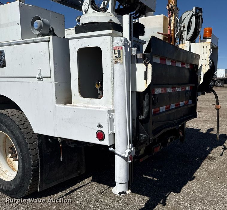 image for item EG2622 2013 Freightliner Business Class M2 Ext. Cab utility / service truck