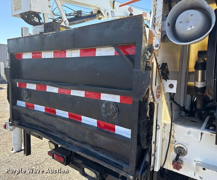 image for item EG2622 2013 Freightliner Business Class M2 Ext. Cab utility / service truck