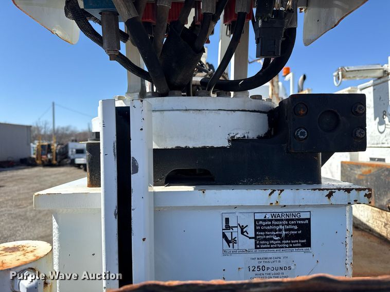 image for item EG2622 2013 Freightliner Business Class M2 Ext. Cab utility / service truck