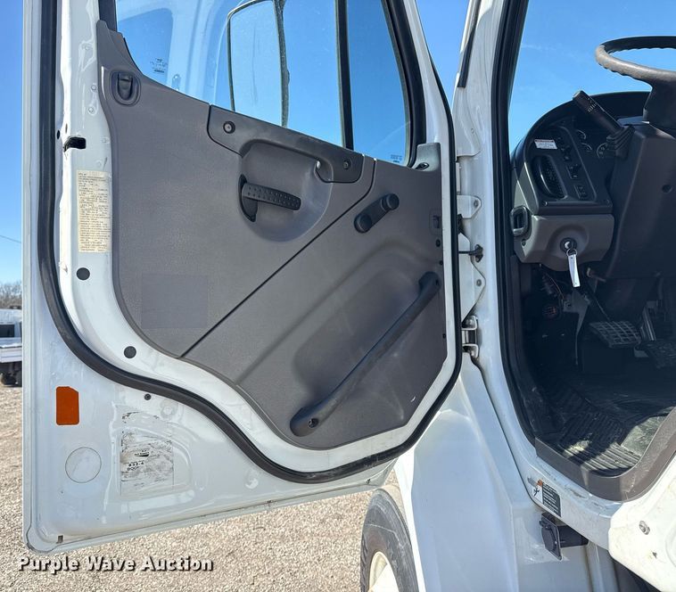 image for item EG2622 2013 Freightliner Business Class M2 Ext. Cab utility / service truck