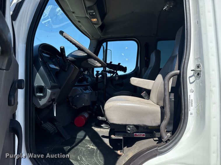 image for item EG2622 2013 Freightliner Business Class M2 Ext. Cab utility / service truck