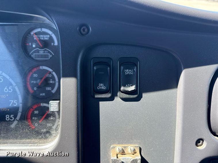 image for item EG2622 2013 Freightliner Business Class M2 Ext. Cab utility / service truck