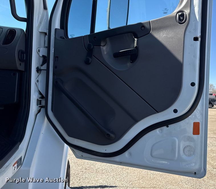 image for item EG2622 2013 Freightliner Business Class M2 Ext. Cab utility / service truck