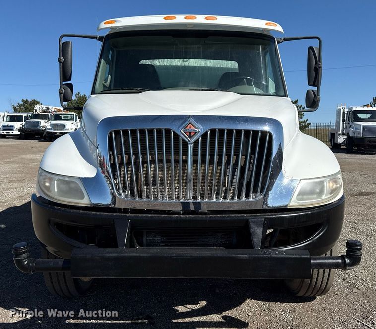 image for item EG2625 2015 International 4300 water truck