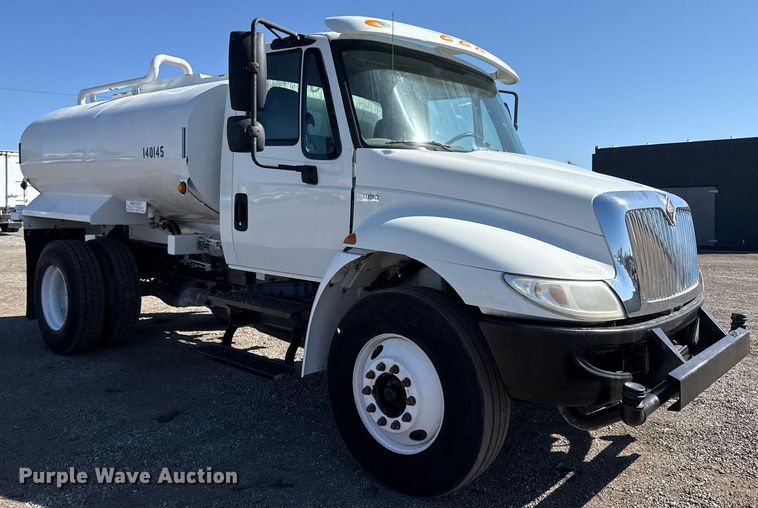 image for item EG2625 2015 International 4300 water truck