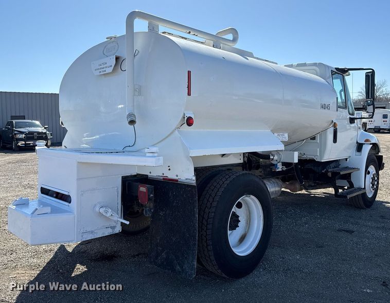 image for item EG2625 2015 International 4300 water truck