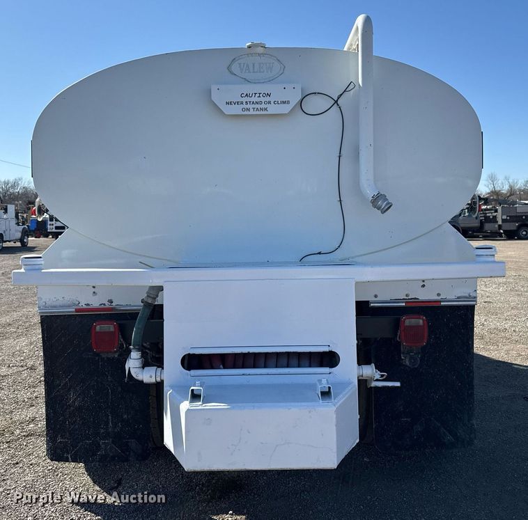 image for item EG2625 2015 International 4300 water truck