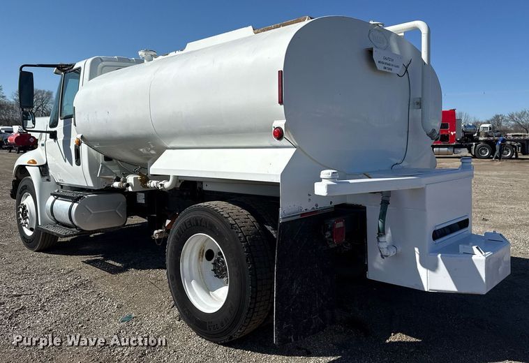 image for item EG2625 2015 International 4300 water truck