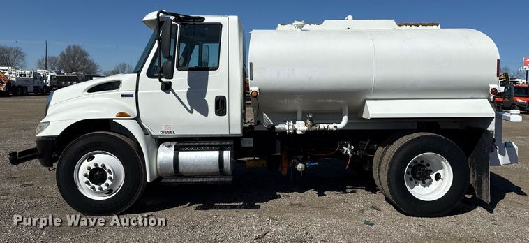 image for item EG2625 2015 International 4300 water truck