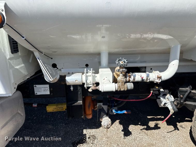 image for item EG2625 2015 International 4300 water truck