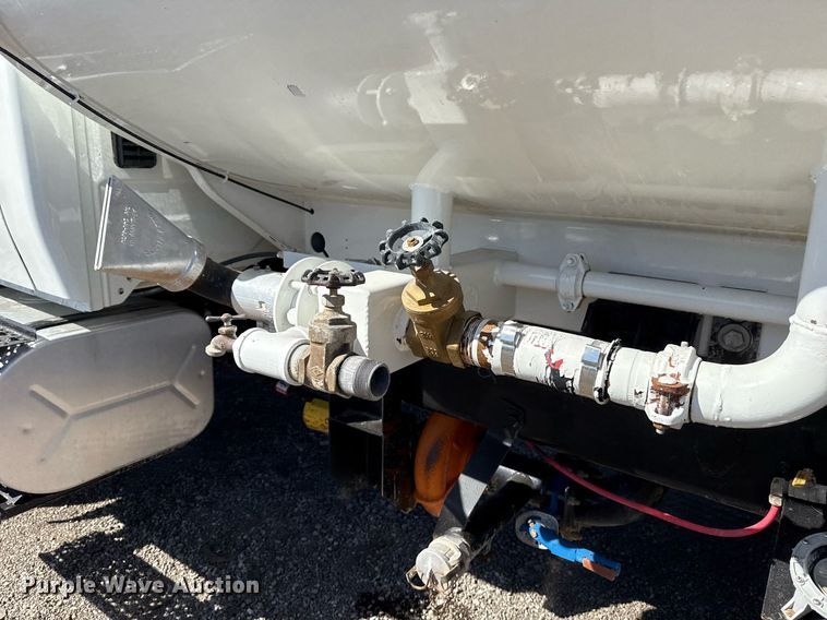 image for item EG2625 2015 International 4300 water truck