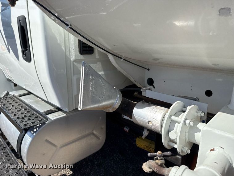 image for item EG2625 2015 International 4300 water truck