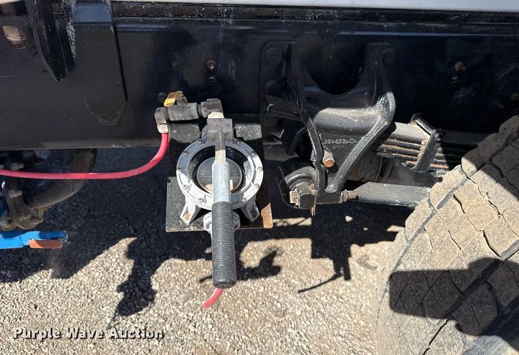 image for item EG2625 2015 International 4300 water truck