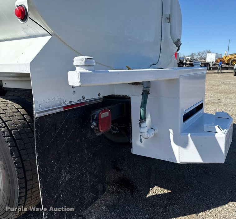 image for item EG2625 2015 International 4300 water truck