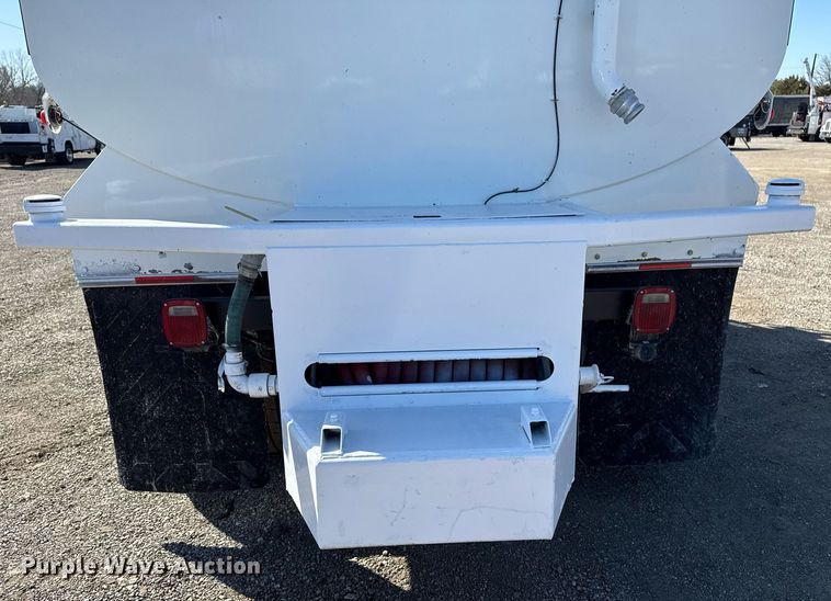 image for item EG2625 2015 International 4300 water truck