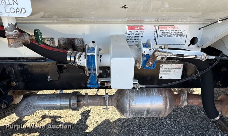 image for item EG2625 2015 International 4300 water truck