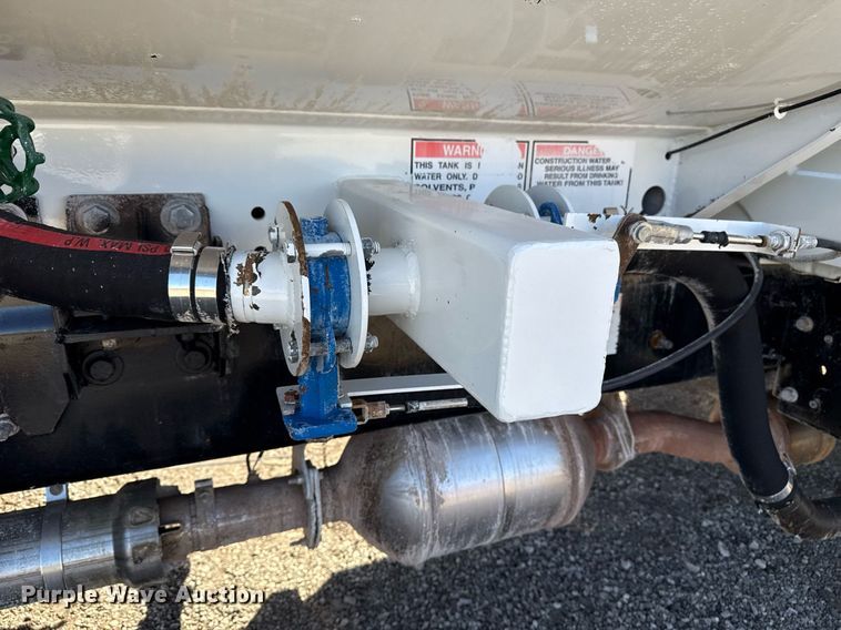 image for item EG2625 2015 International 4300 water truck